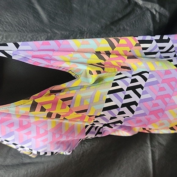 Calvin Klein size XL Is sleeveless blouse with asymmetrical Patterns. - Picture 5 of 7